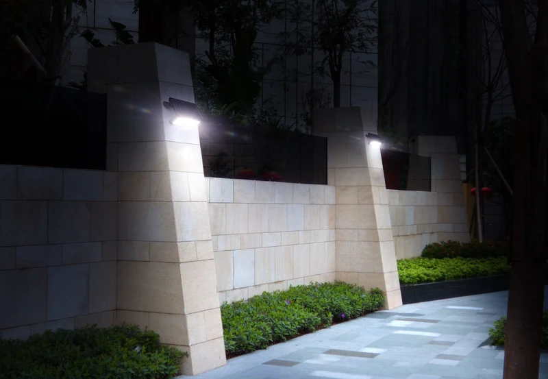 Solar LED Floodlight 10W - Projecteur à énergie solaire - Lampe d'extérieur - IP65 - Lumière vive avec détecteur de mouvement