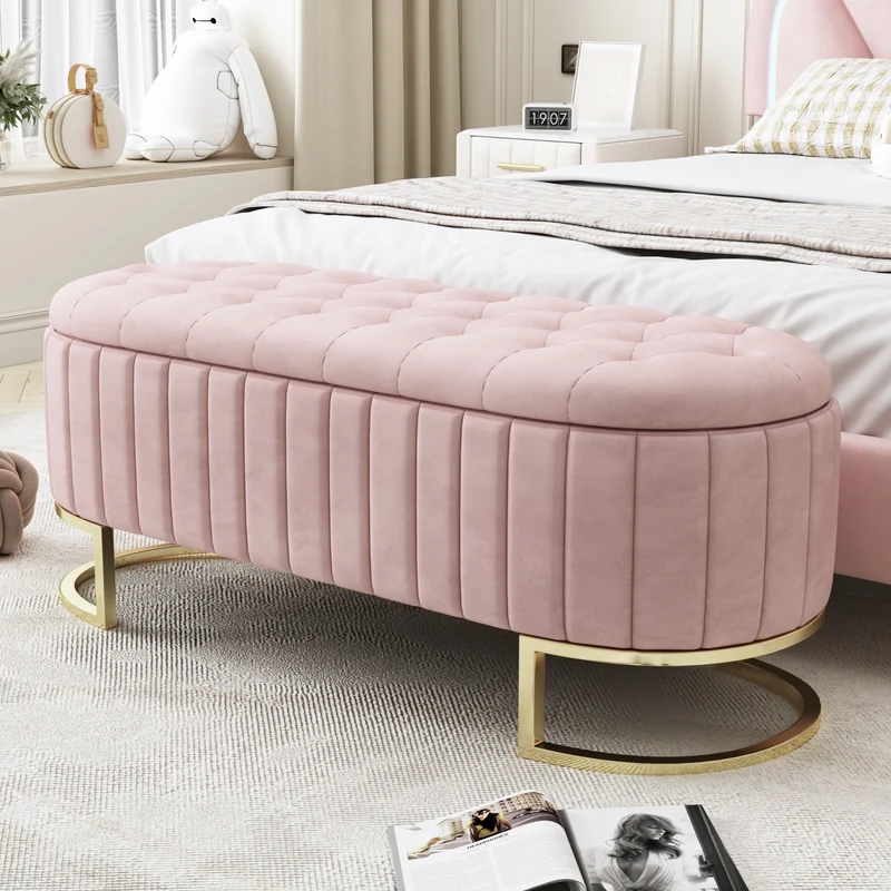 Banquette pouf capitonné en velours rose avec pieds dorés RIFTVORNATHYN