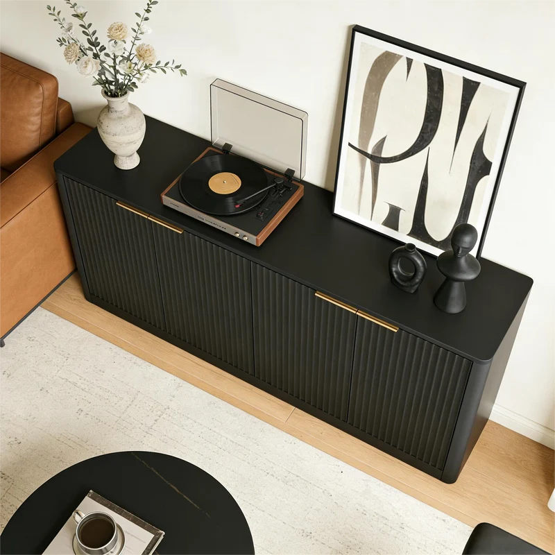 Buffet noir 4 portes façade ondulé et détails dorés 150x40x70,5cm VERTEXZYNTHYN