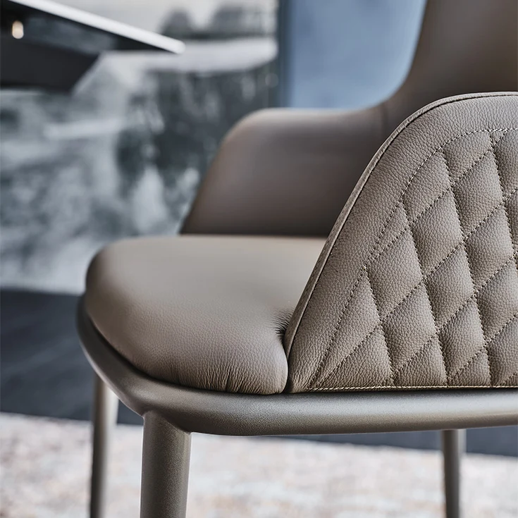 Chaise - bois et Cuir - Matelassé Magda