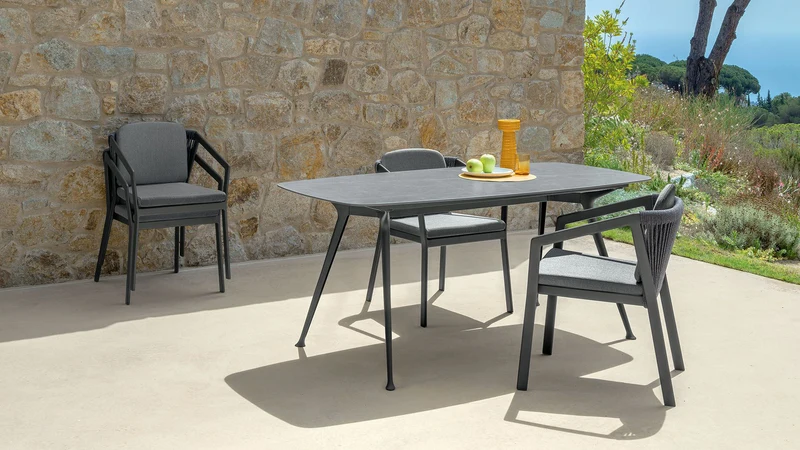 Nova chaise de salle à manger pour l'extérieur