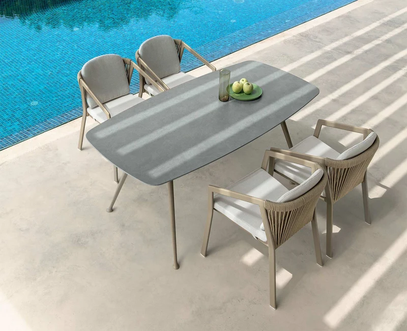 Nova chaise de salle à manger pour l'extérieur