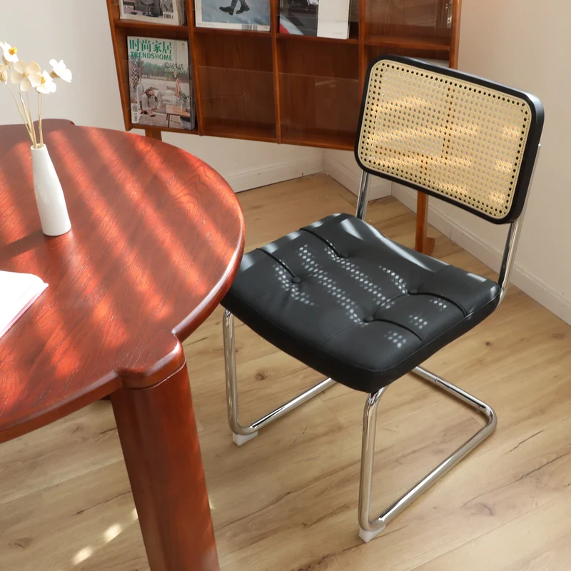 Lot de 2 chaises de salle à manger Breuer en PU noir et dossier en rotin, pieds chromés FLARERYN