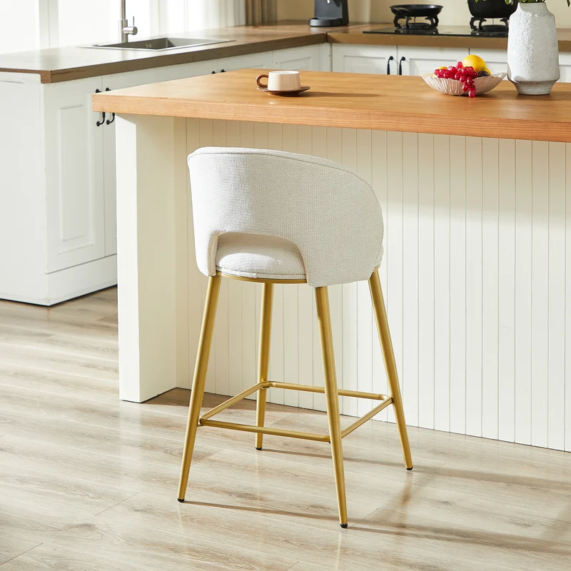 Lot de 2 tabourets de bar chenille beige avec dossier ajouré, pieds dorés FLAREKAEL