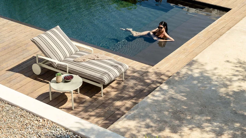Nalu table basse pour l'extérieur
