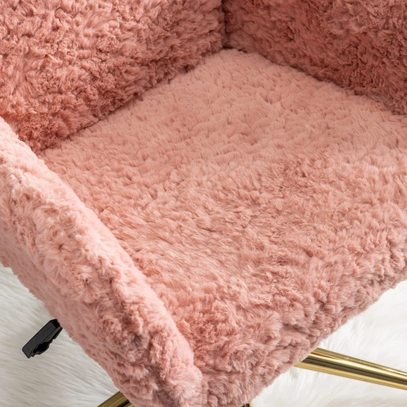 Chaise de bureau rose en fausse fourrure, pivotante 360° et réglable SHELFMARBLE