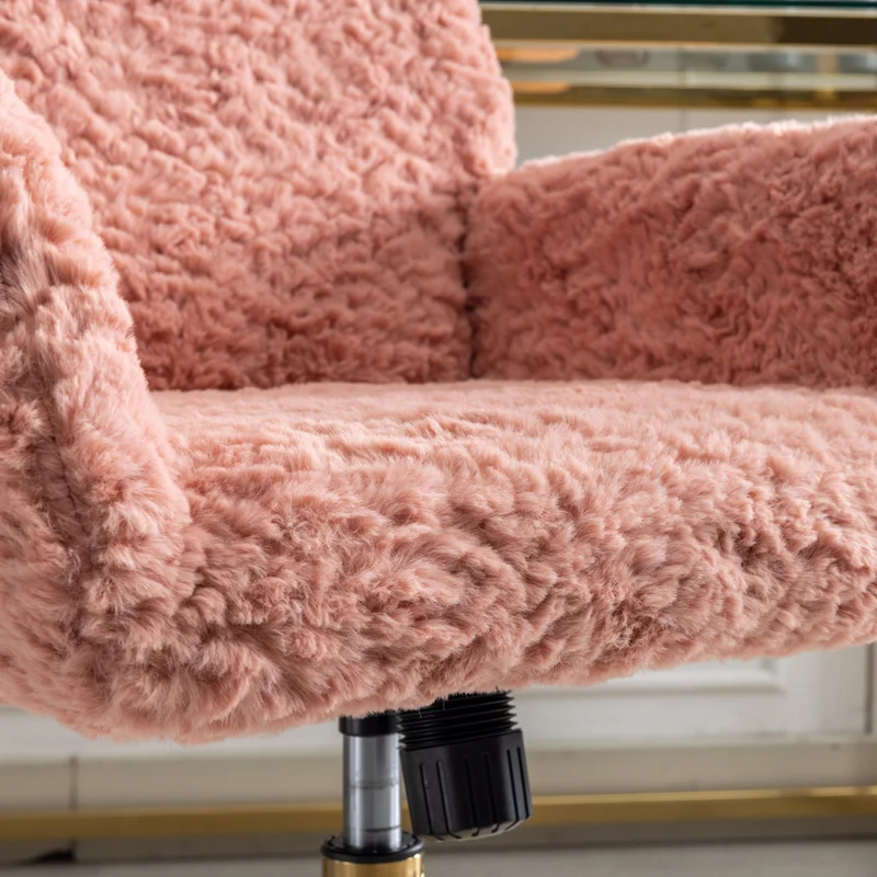Chaise de bureau rose en fausse fourrure, pivotante 360° et réglable SHELFMARBLE