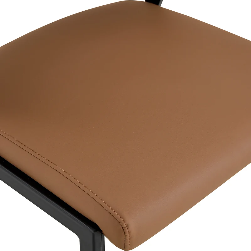 Lot de 2 chaises de salle à manger marron en similicuir incurvé et dossier texturé pieds noirs PINELINE