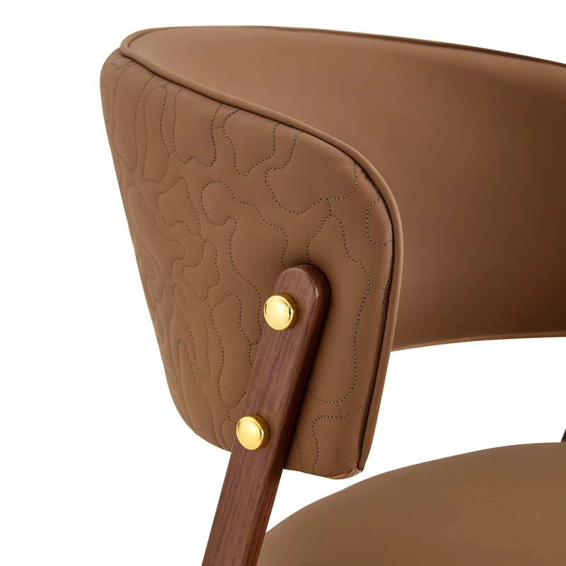 Lot de 2 chaises de salle à manger marron en similicuir incurvé et dossier texturé pieds effet bois PINELAMP