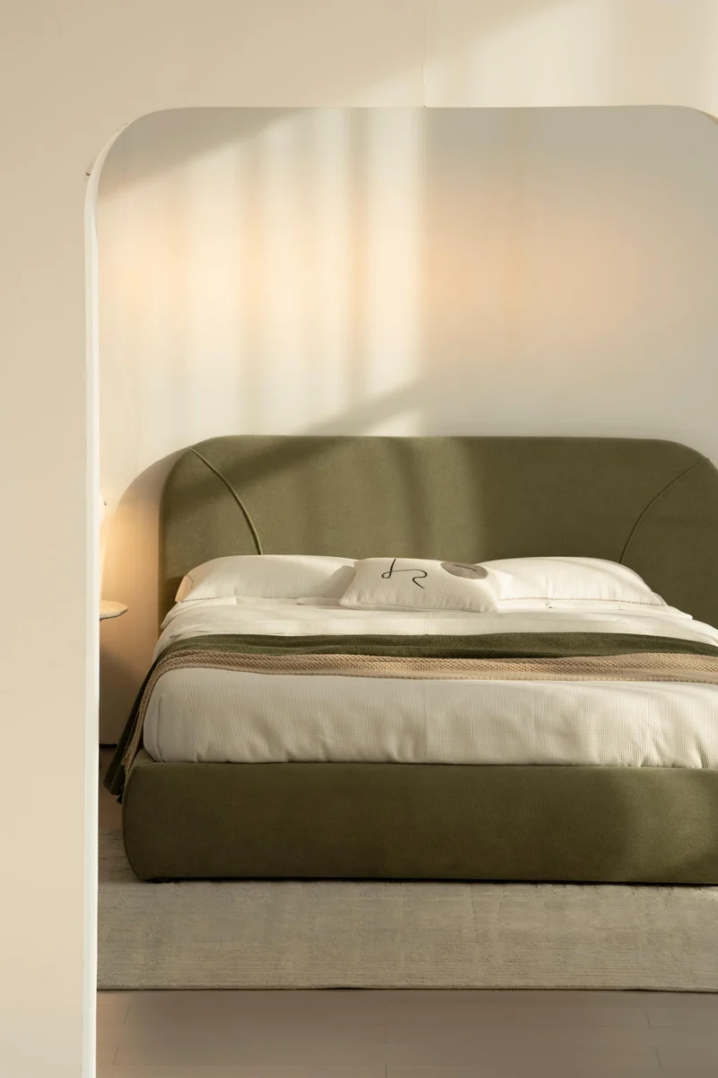 Lit en tissu vert avec sommier Softy