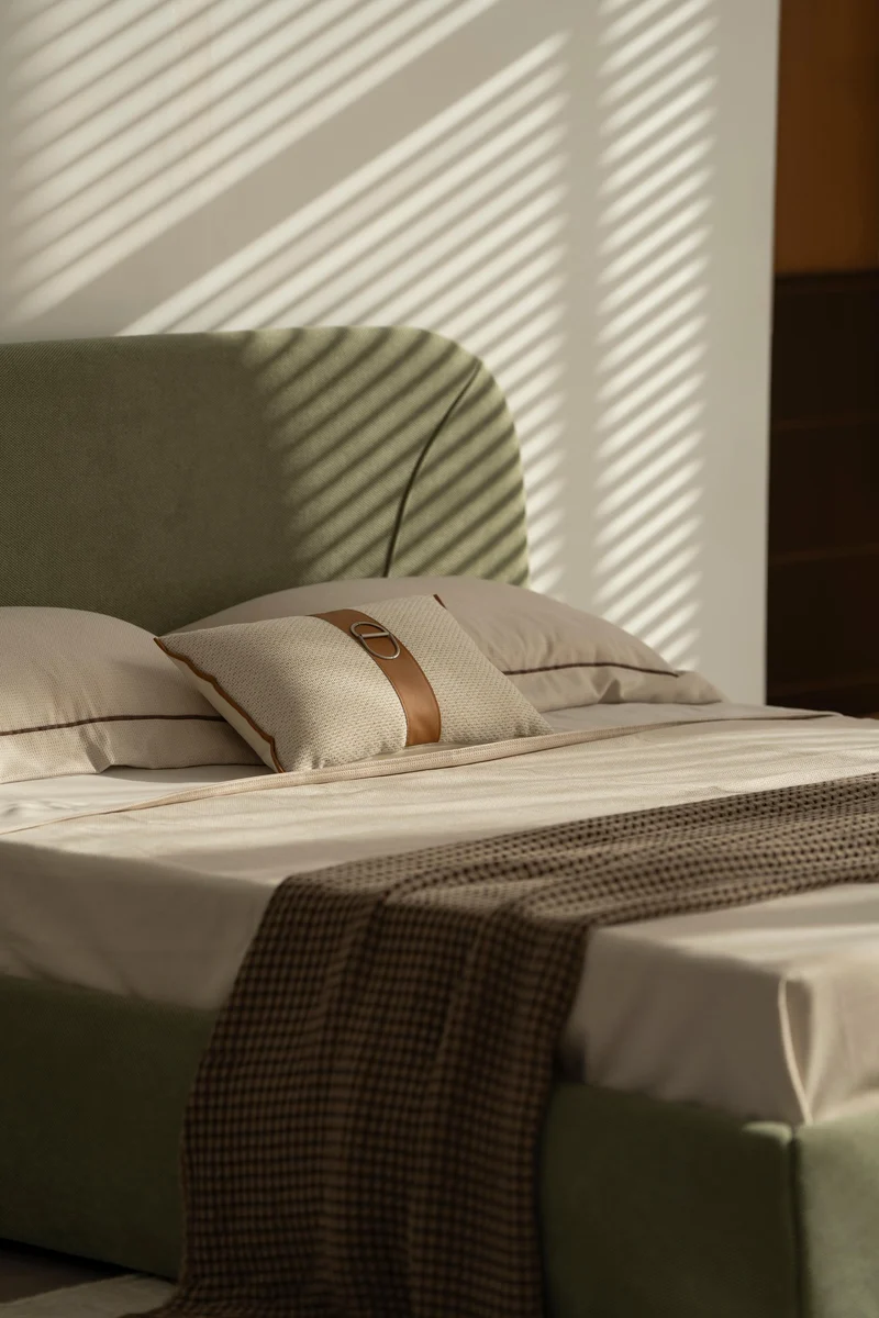 Lit en tissu vert avec sommier Softy