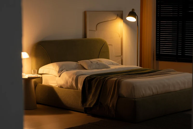 Lit en tissu vert avec sommier Softy