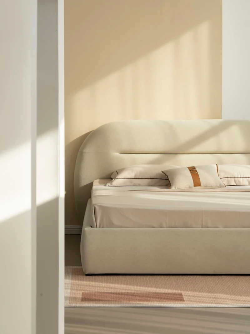 Lit en tissu avec sommier inclus Vernon