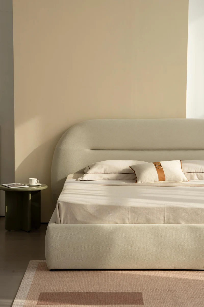 Lit en tissu avec sommier inclus Vernon