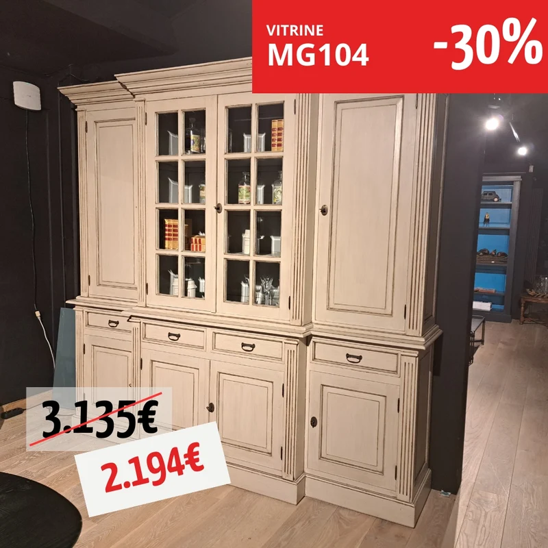 UNE VITRINE - MG104