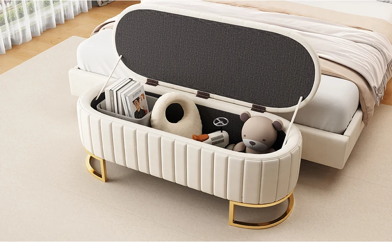 Banquette pouf capitonné en velours beige avec pieds dorés RIFTRYLATHYN