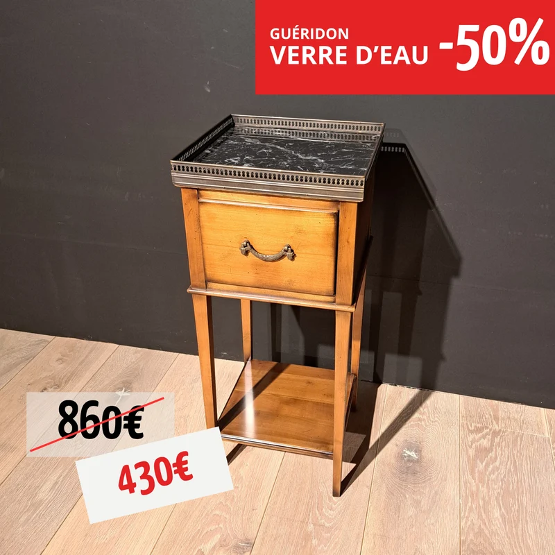 UN GUéRIDON - VERRE D'EAU