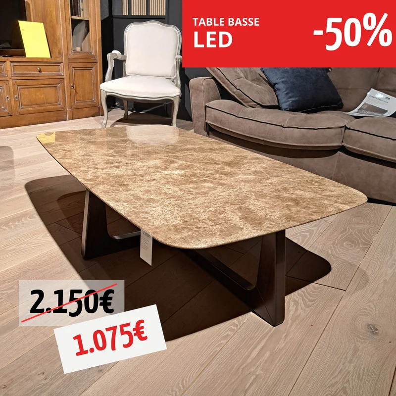 UNE TABLE BASSE - LED