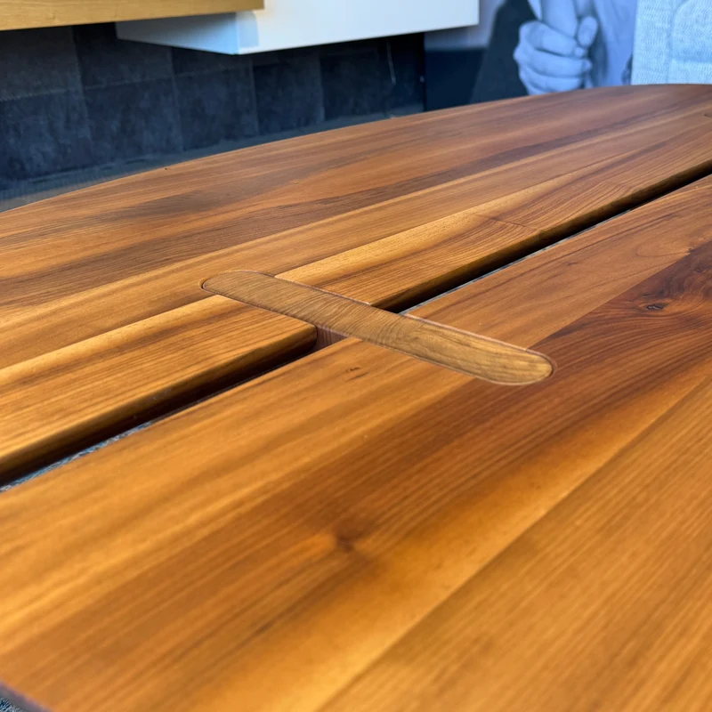 UNE TABLE BASSE - INTERVALLE