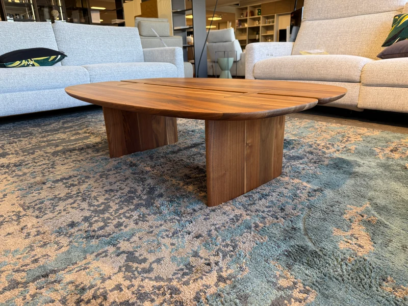 UNE TABLE BASSE - INTERVALLE