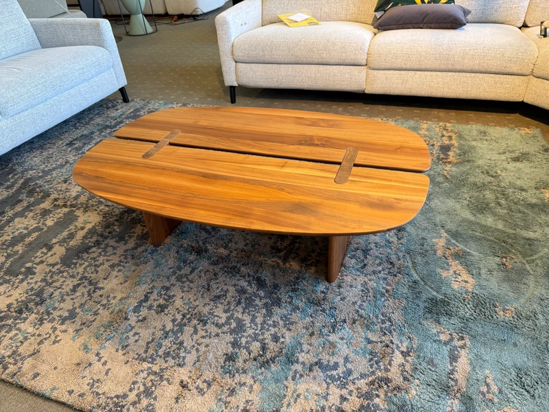 UNE TABLE BASSE - INTERVALLE