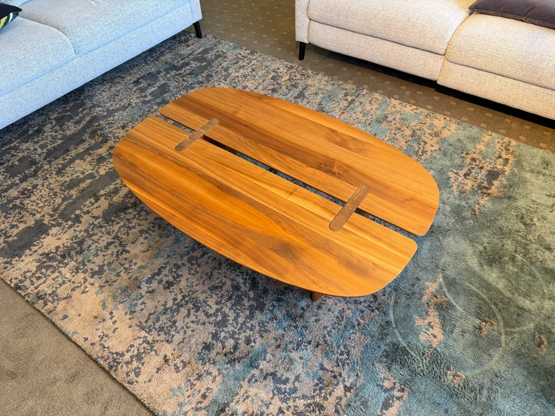 UNE TABLE BASSE - INTERVALLE