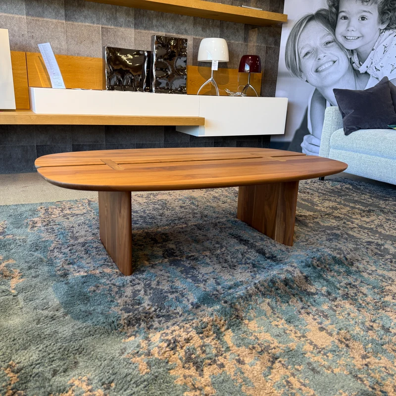 UNE TABLE BASSE - INTERVALLE