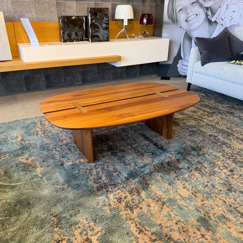 UNE TABLE BASSE - INTERVALLE