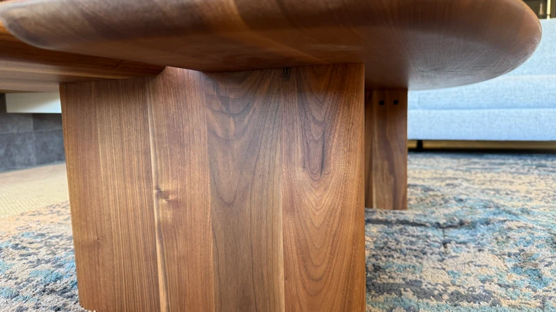 UNE TABLE BASSE - INTERVALLE