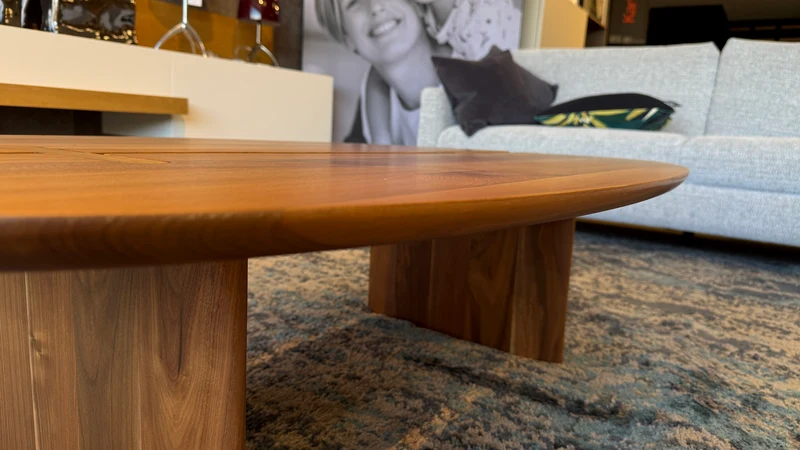 UNE TABLE BASSE - INTERVALLE
