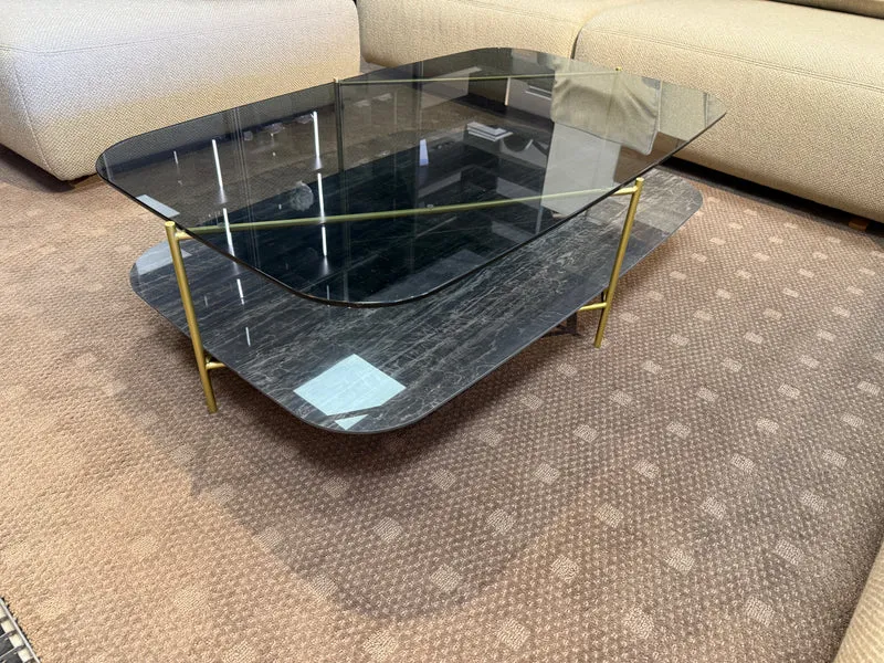 UNE TABLE DE SALON - CLYDE