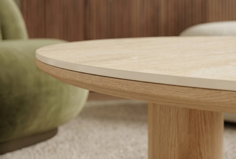 Table basse élégante ORGANIKO 110cm chêne naturel travertin céramique