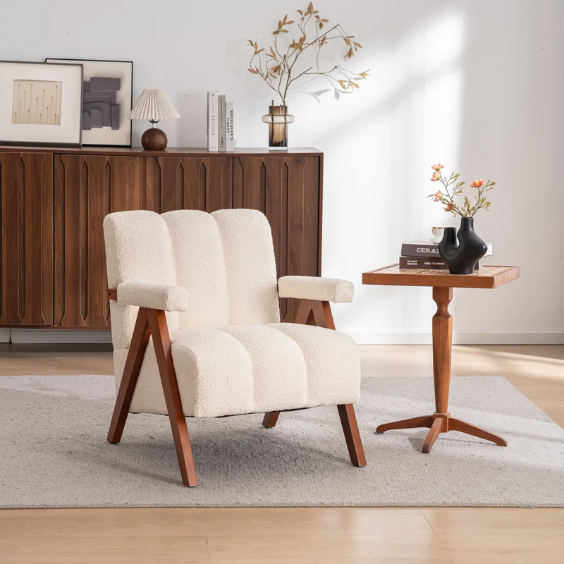 Fauteuil rétro en tissu bouclé beige avec pieds en chêne massif ITALIAN TABLE