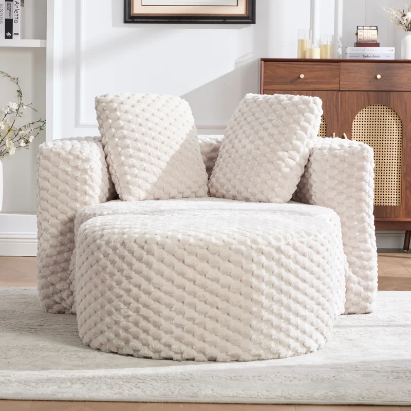 Fauteuil géant beige en fausse fourrure avec pouf assorti en demi-lune FLOATING GOLD PLUS