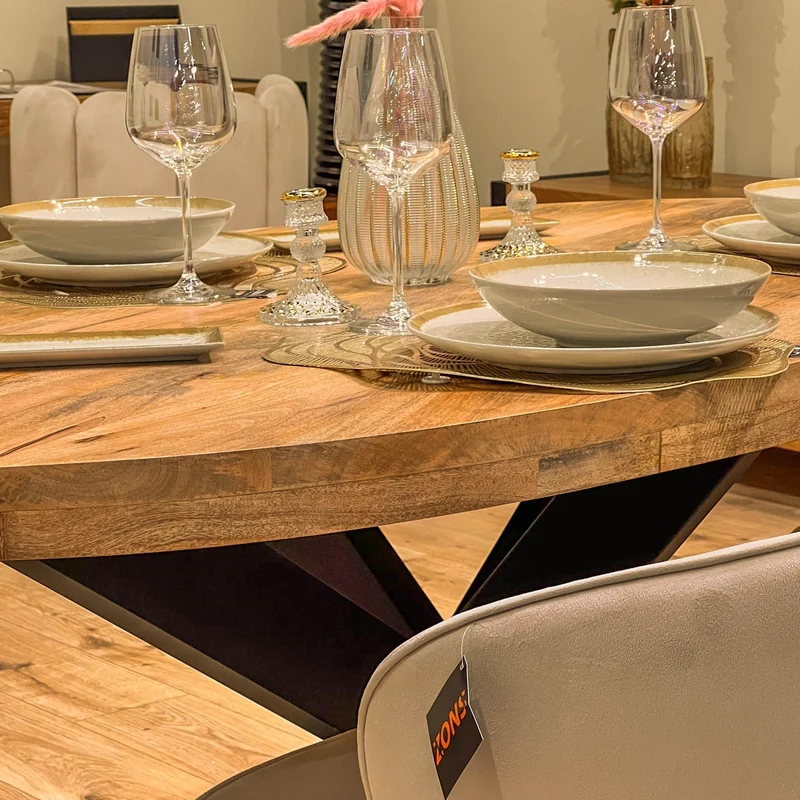 Table à manger ovale en bois massif avec pied noir - FLAVIA