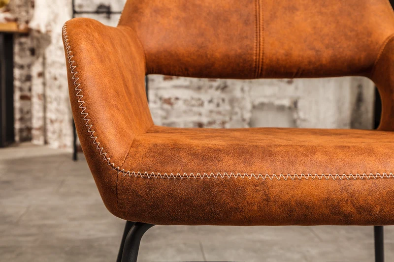 Chaise design MUSTANG en microfibre marron antique avec accoudoirs