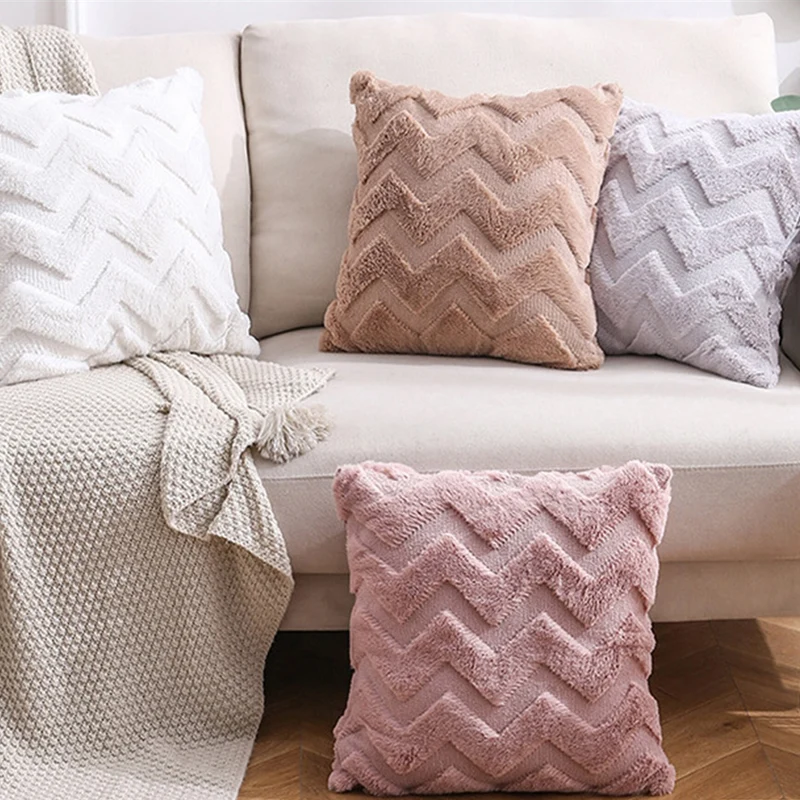 Coussin en peluche avec design en W, 43x43 cm, 400g