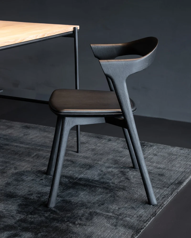 Chaise BOK en chêne noir