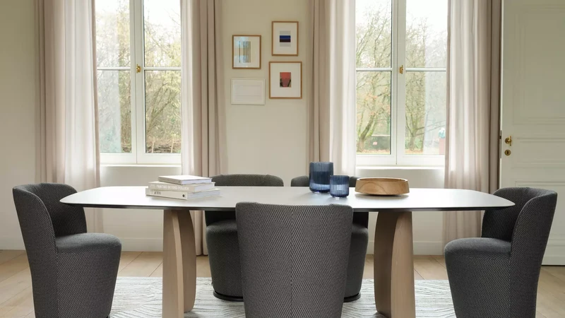 Mobitec - Table - Dolmen