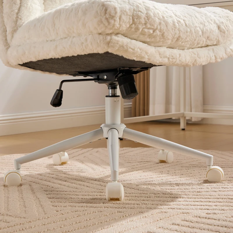 Chaise de bureau large fausse fourrure crème, pivotante et réglable, style cosy AURORAEX
