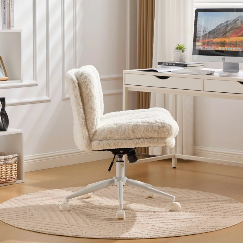 Chaise de bureau large fausse fourrure crème, pivotante et réglable, style cosy AURORAEX
