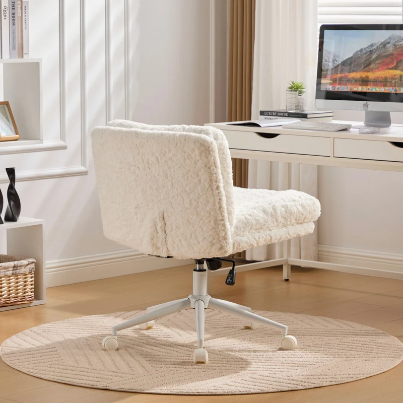 Chaise de bureau large fausse fourrure crème, pivotante et réglable, style cosy AURORAEX