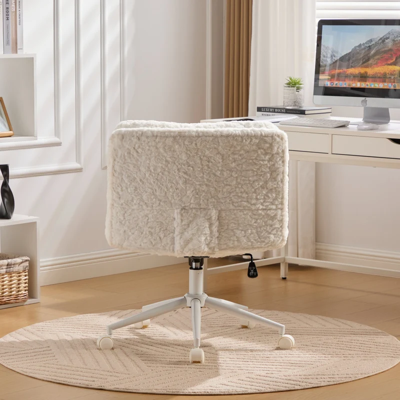 Chaise de bureau large fausse fourrure crème, pivotante et réglable, style cosy AURORAEX
