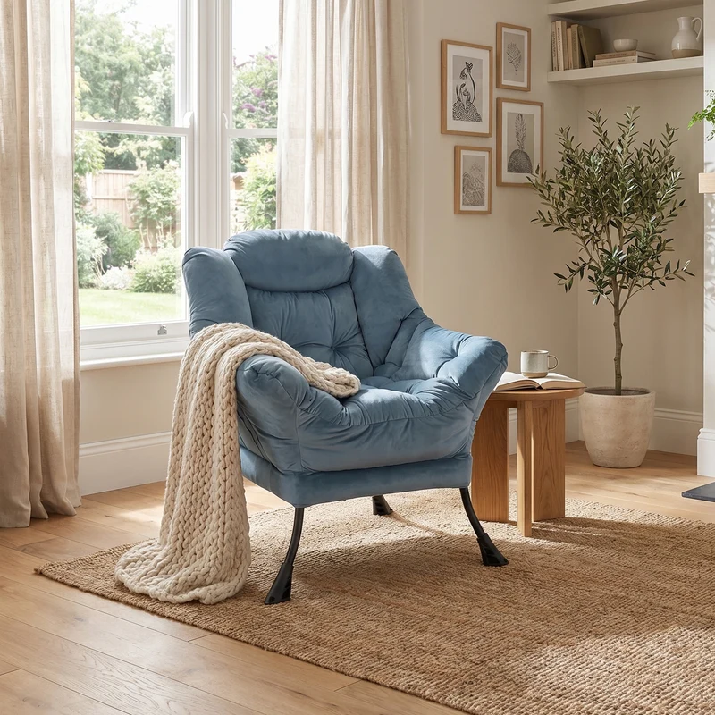 Fauteuil rembouré tissu bleu clair en pieds métal poche latérale 75x80x85cm BOOKCASECONCRETE