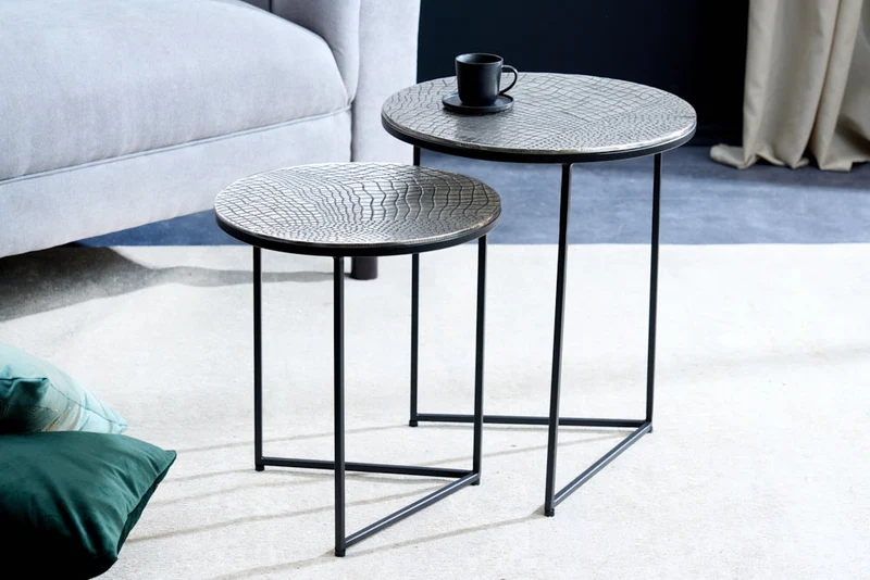 Ensemble de 2 tables d'appoint rondes ELEMENTS 50cm argent antique design crocodile fait main