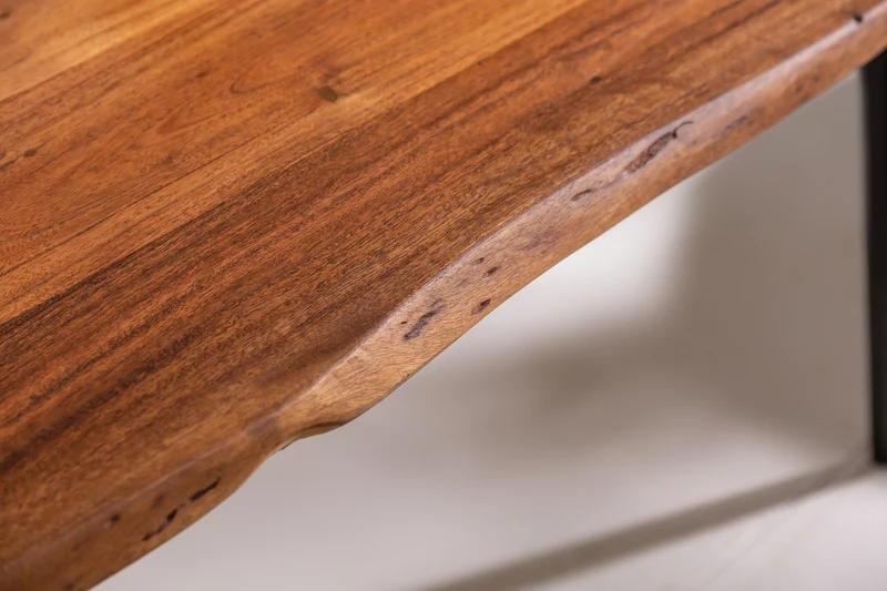 Table basse massive ORGANIC LIVING 110cm en bois d'acacia naturel avec bordure en arbre