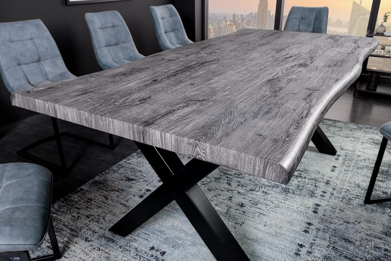 Table à manger industrielle WILD 160 cm chêne sauvage gris cérusé, bord d'arbre, cadre en X noir